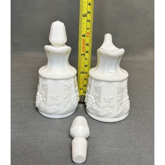 Vintage Cruets W/Stoppers Westmorland Milk Glass Paneled Grapes Oil & Vinegar - Picture 9 of 10